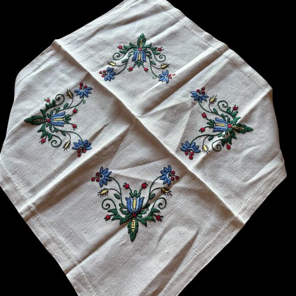 Polish Kaszuby Traditional Embroidered Floral Linen Square Tablecloth - Picture 2 of 7